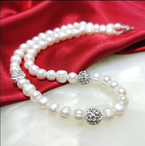 Pearl necklace and bracelet set